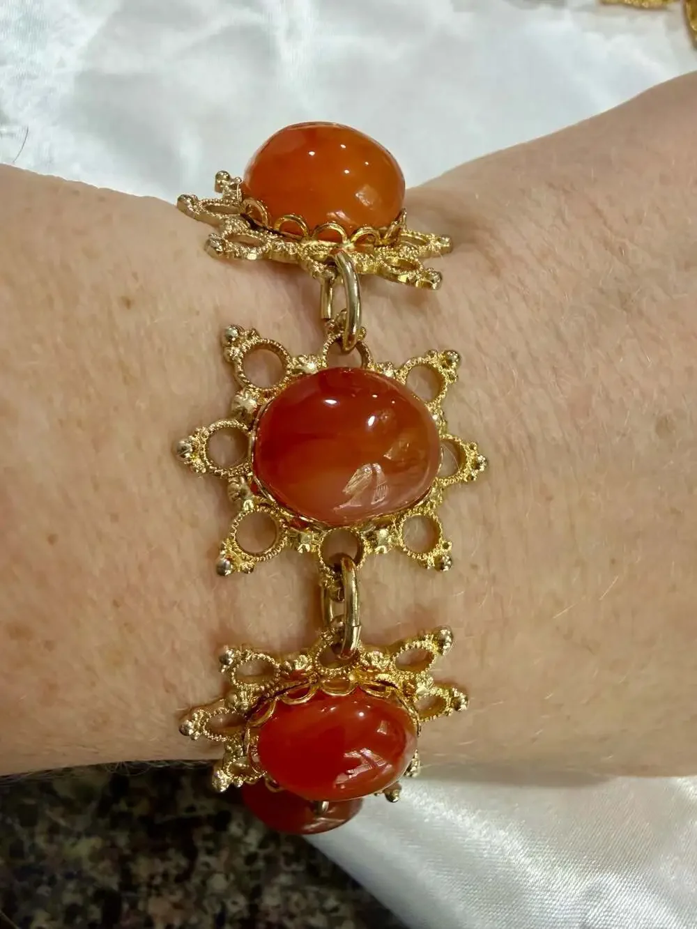 Unbranded gold tone